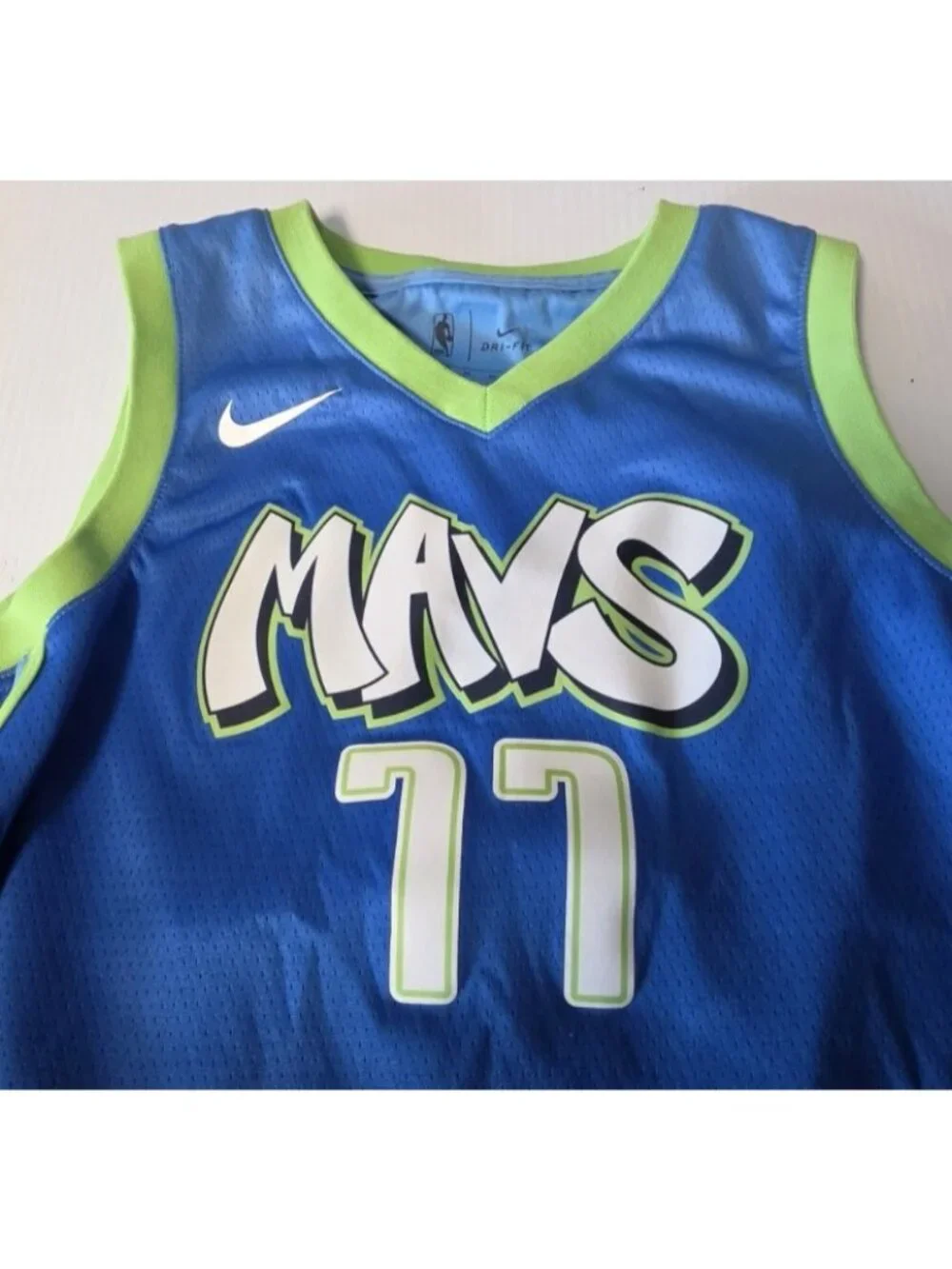 2019-20 Dallas Mavericks Luka Doncic #77 City Edition Nike Jersey Kids M (10/12)